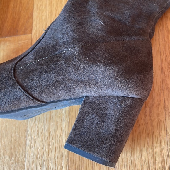 Over the knee tall boot - Picture 10 of 14